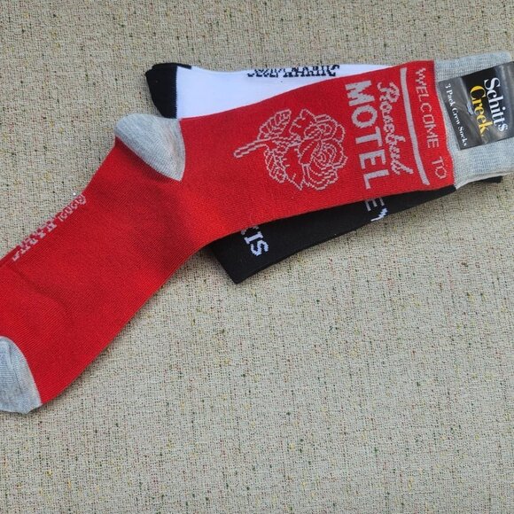 set of 3 Socks Schitts Creek Men Crew Sock Red/Black/White Socks New - Picture 6 of 10